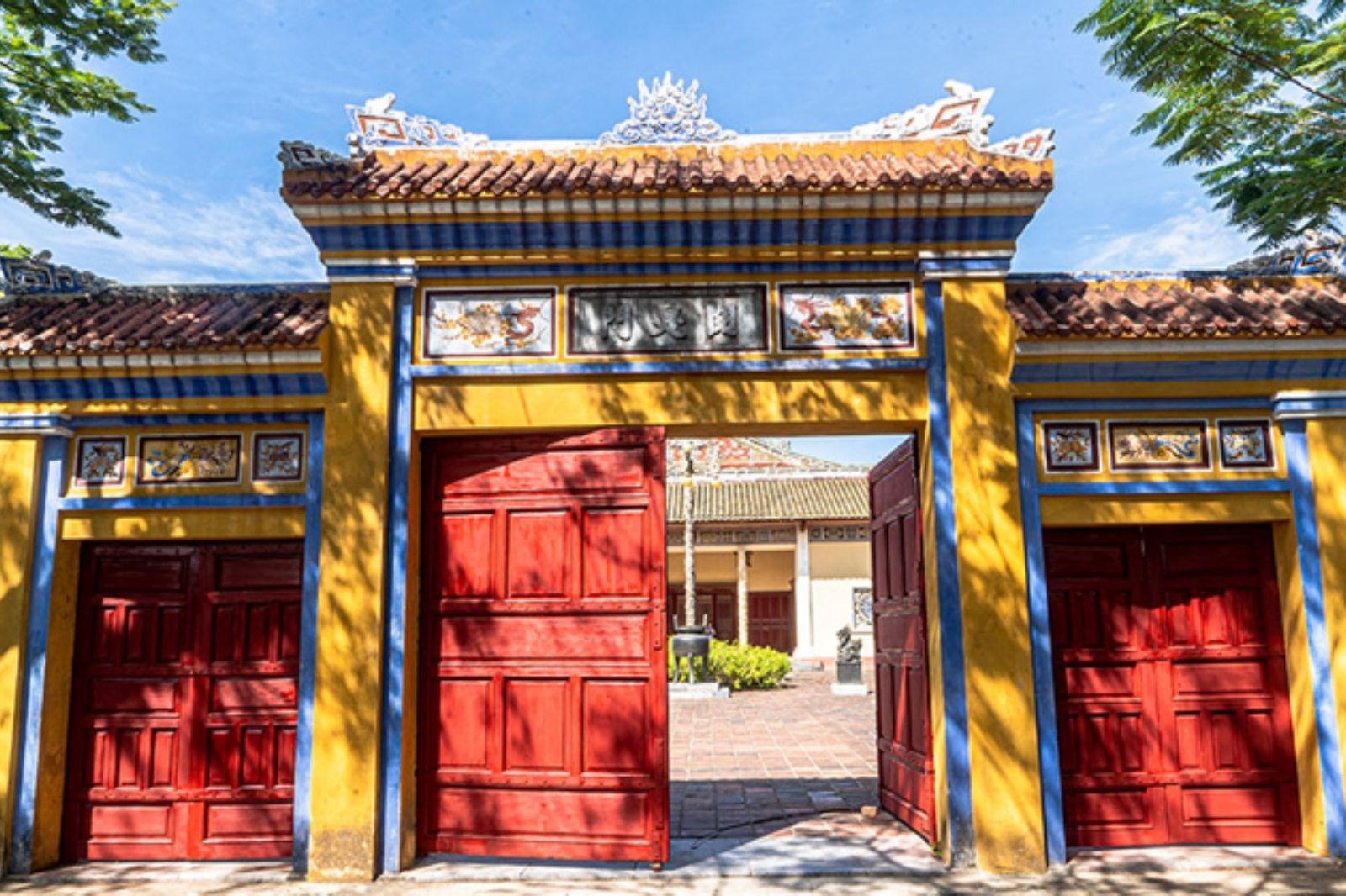 Cổng vào Duyệt Thị Đường