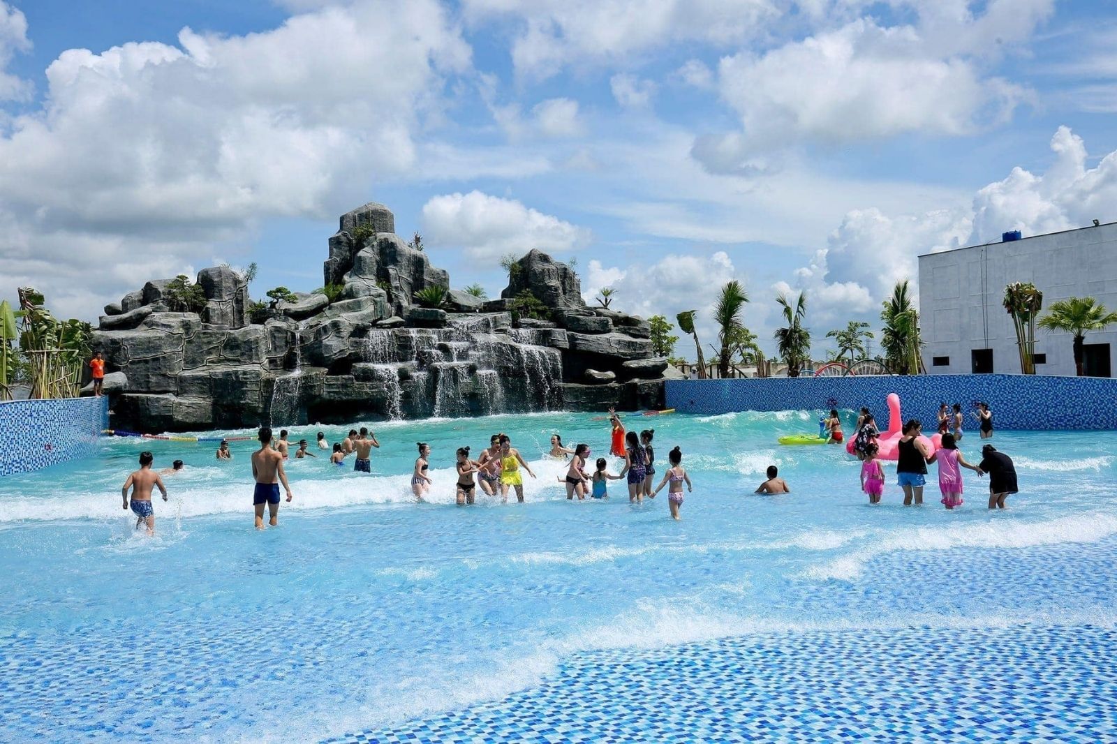 Công viên nước mở cửa đón khách các ngày trong tuần 