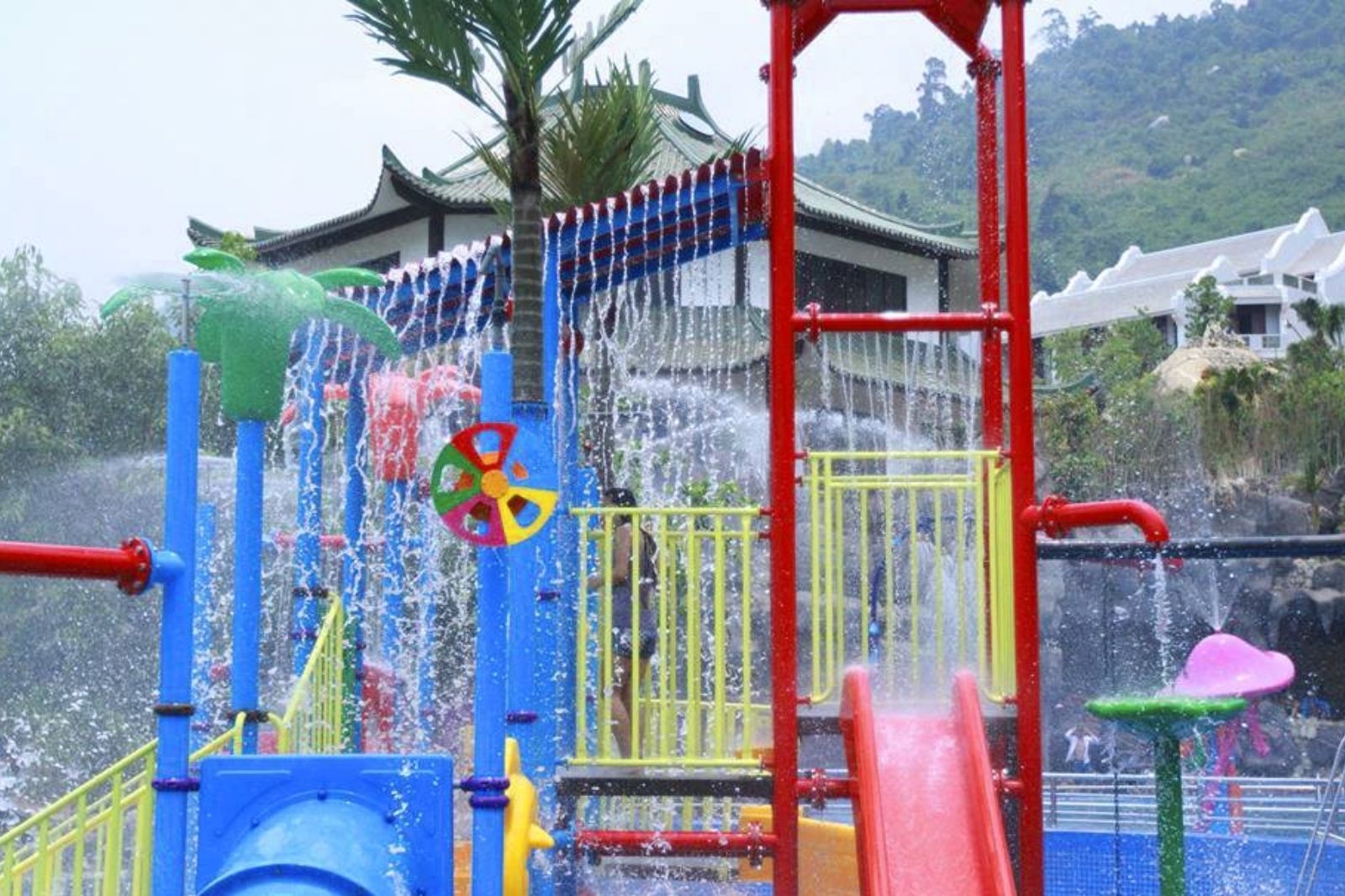 Công viên nước ở núi Thần Tài  