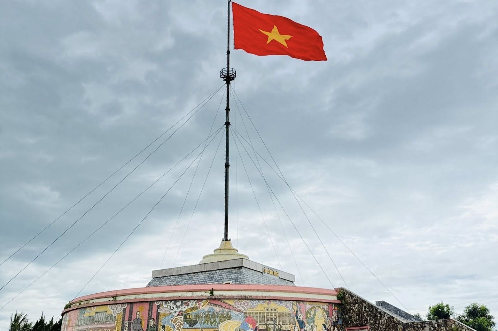 Cột cờ giới tuyến