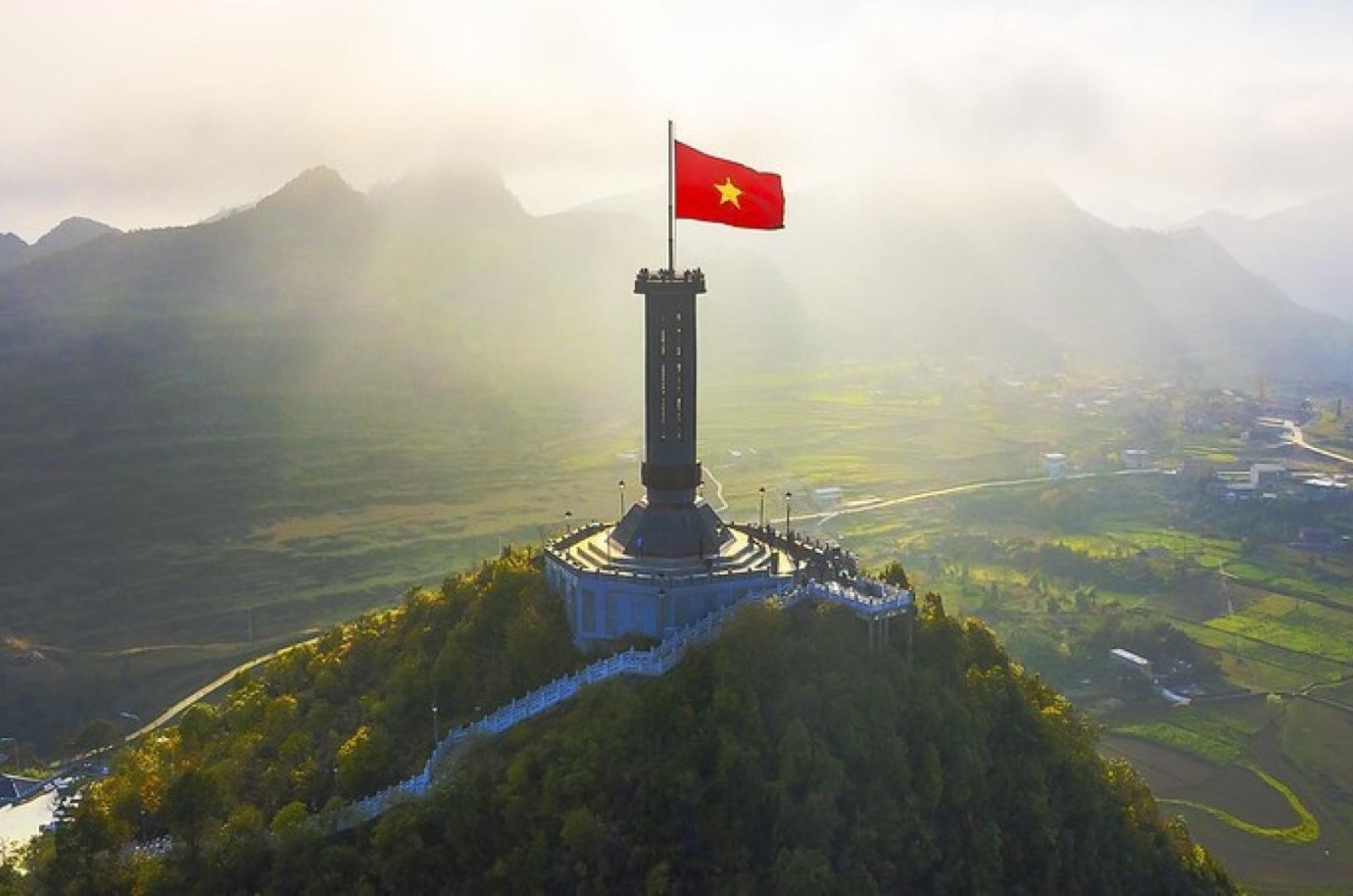 Cột cờ Lũng Cú đẹp quanh năm