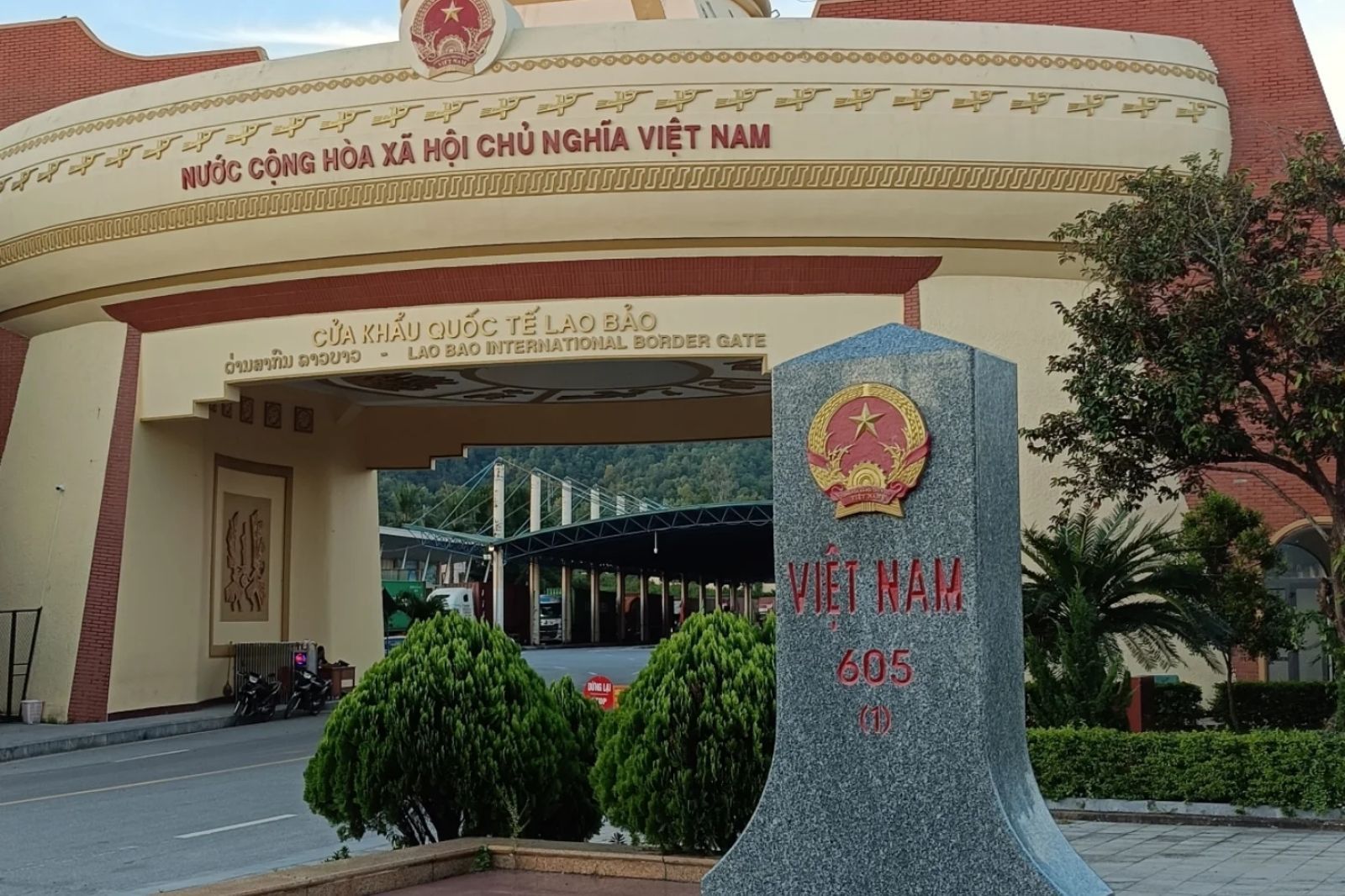 Cứa khẩu Lao Bảo nằm ở Hướng Hóa  