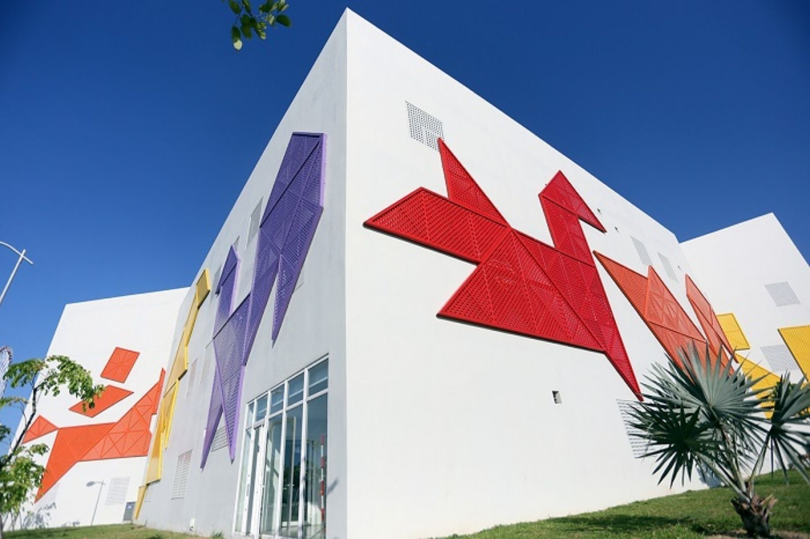 Cung văn hóa nổi bật với kiến trúc ấn tượng  