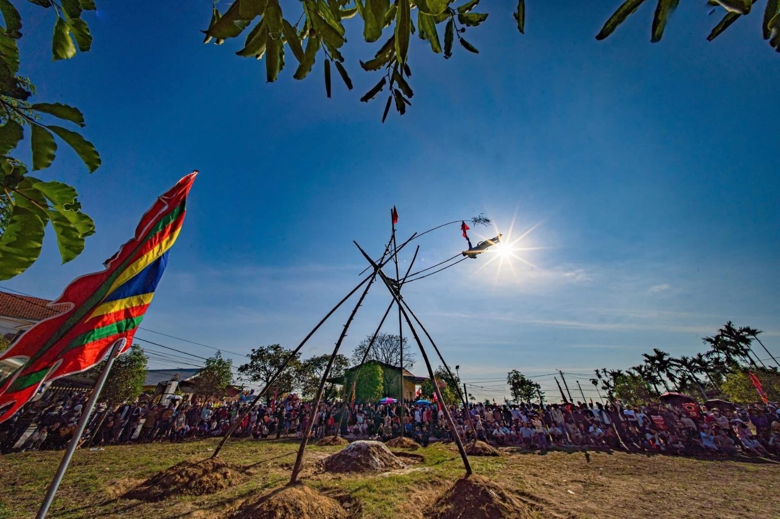 Cuộc thi đu tiên là phần hấp dẫn nhất của lễ hội