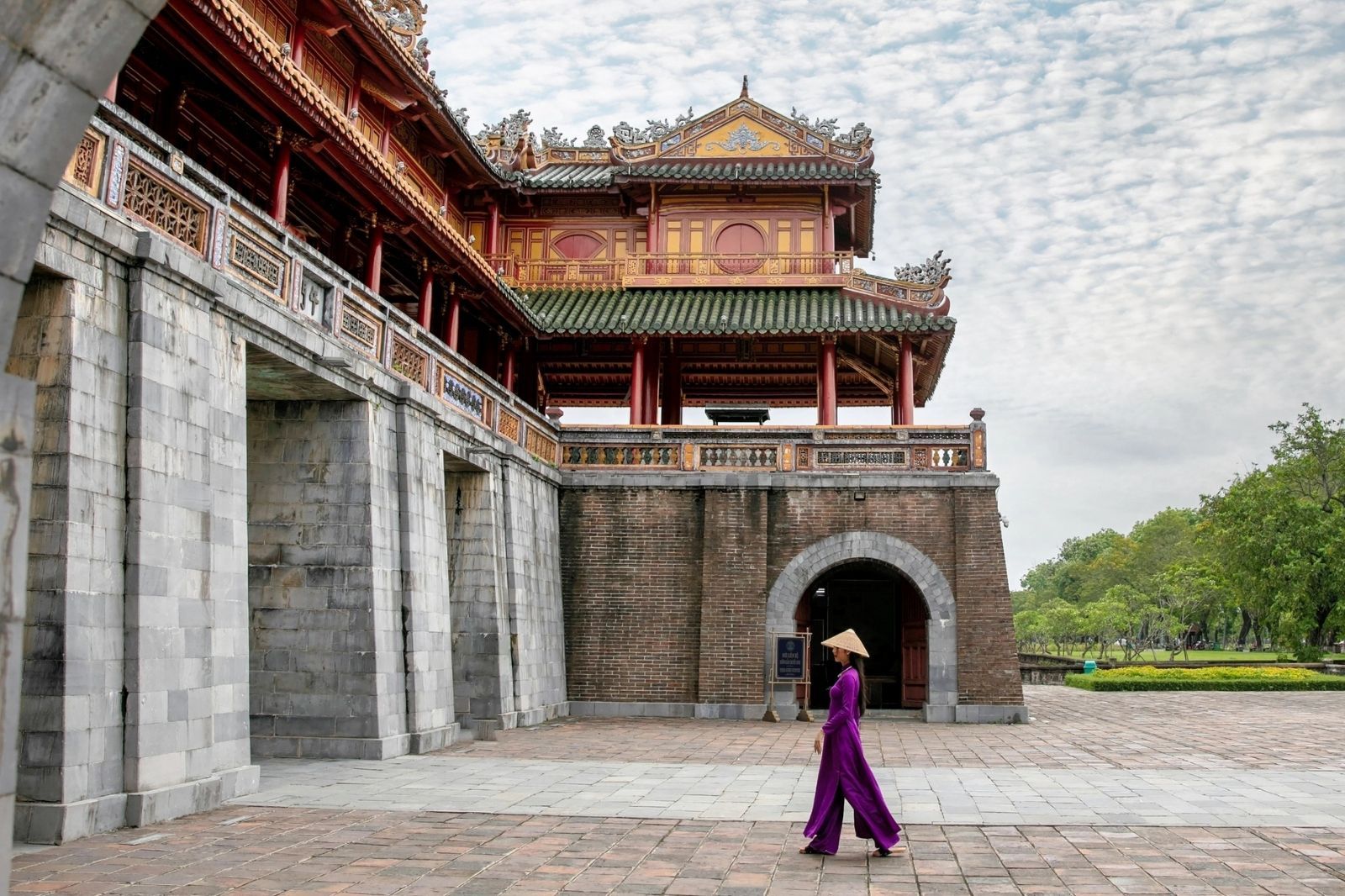 Đại Nội Huế nằm ngay trung tâm thành phố Huế 