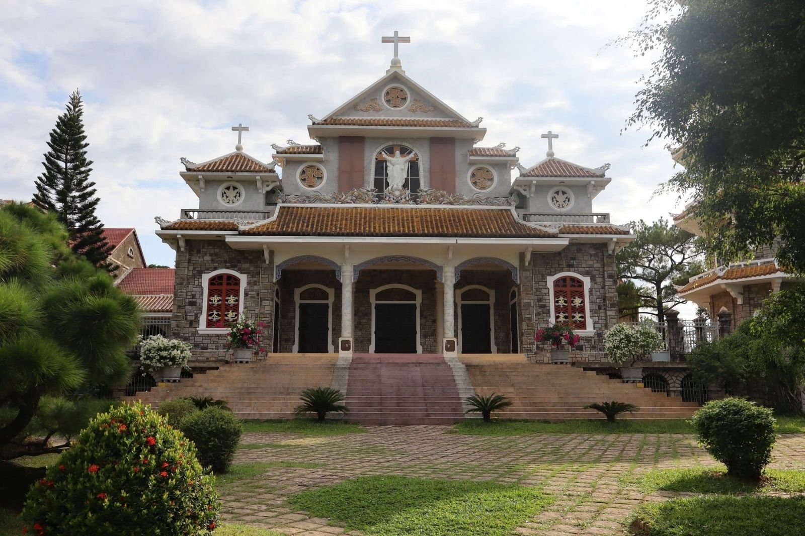 Đan Viện Thiên An được xây dựng ở đồi Thiên An