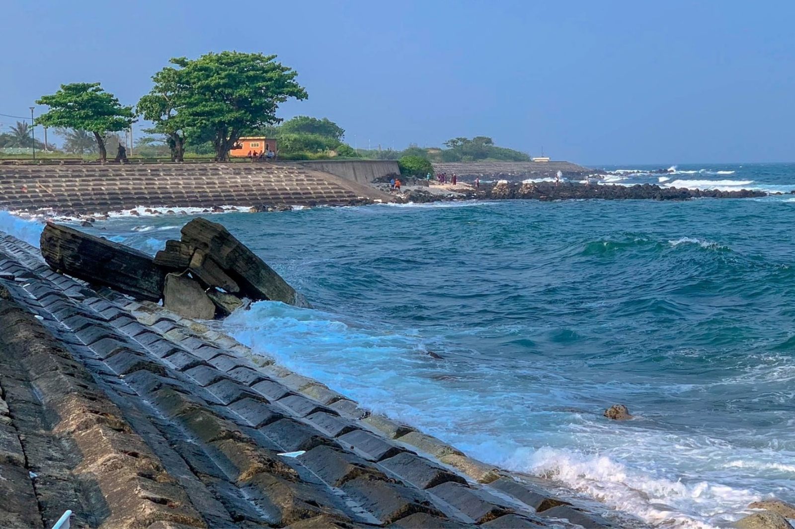 Đảo Cồn Cỏ được ví như viên ngọc xanh giữa biển Đông  