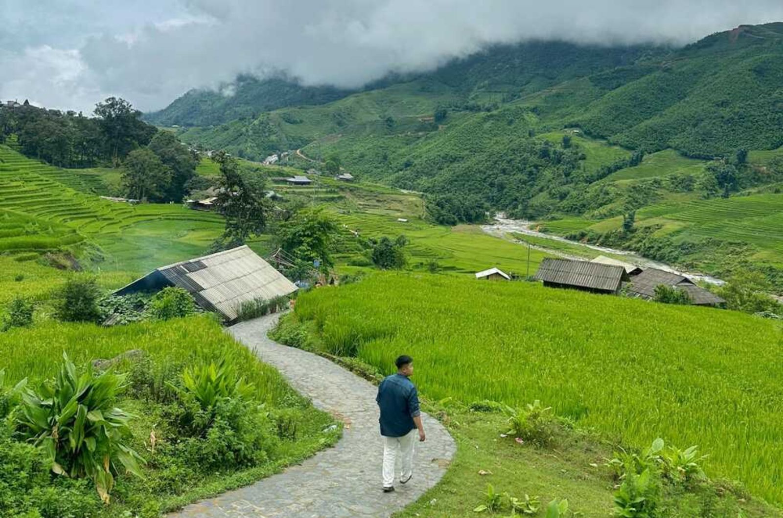 Dạo quanh bản làng Tả Van