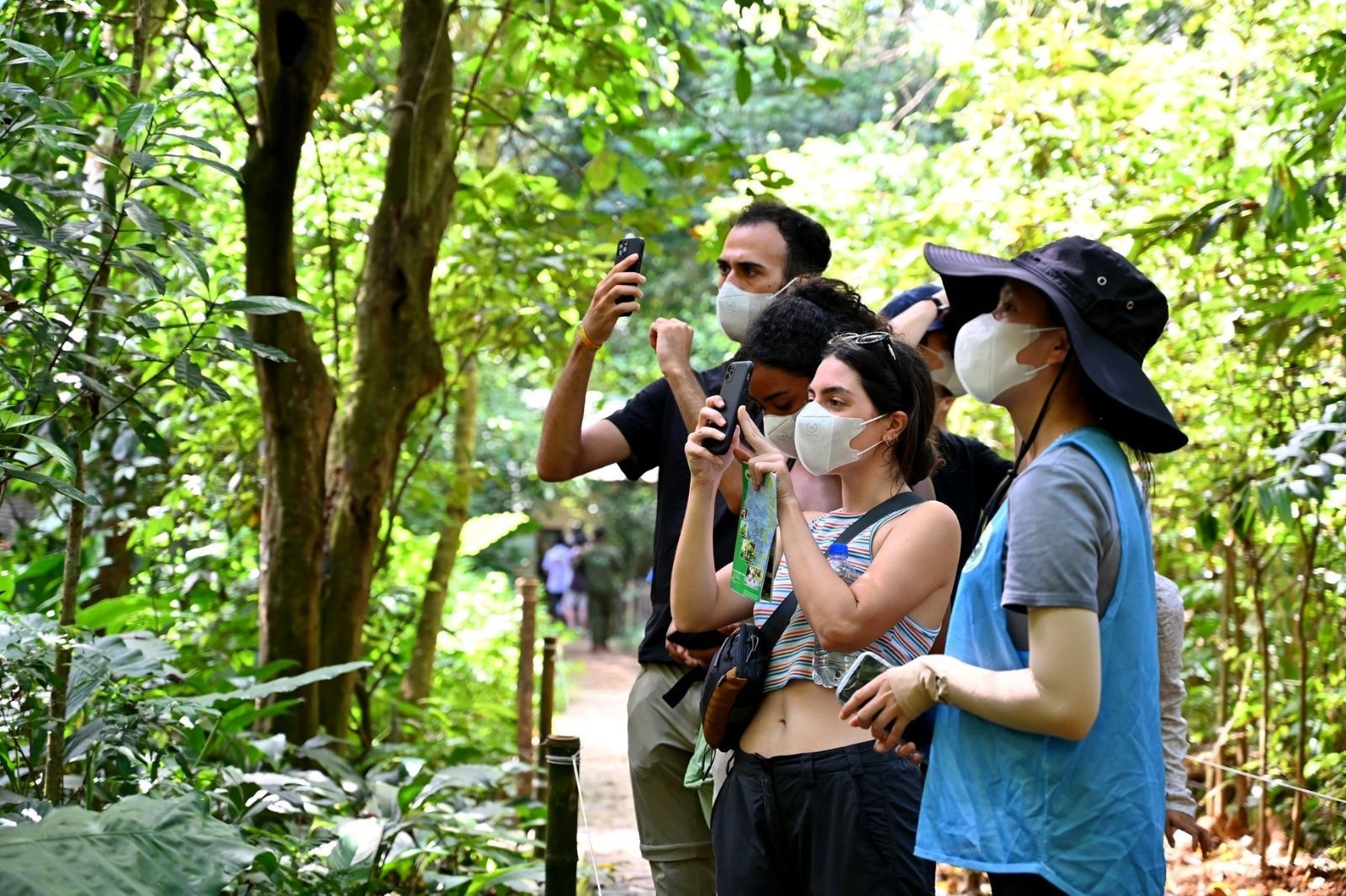 Đặt tour trọn gói để tiết kiệm chi phí hơn 