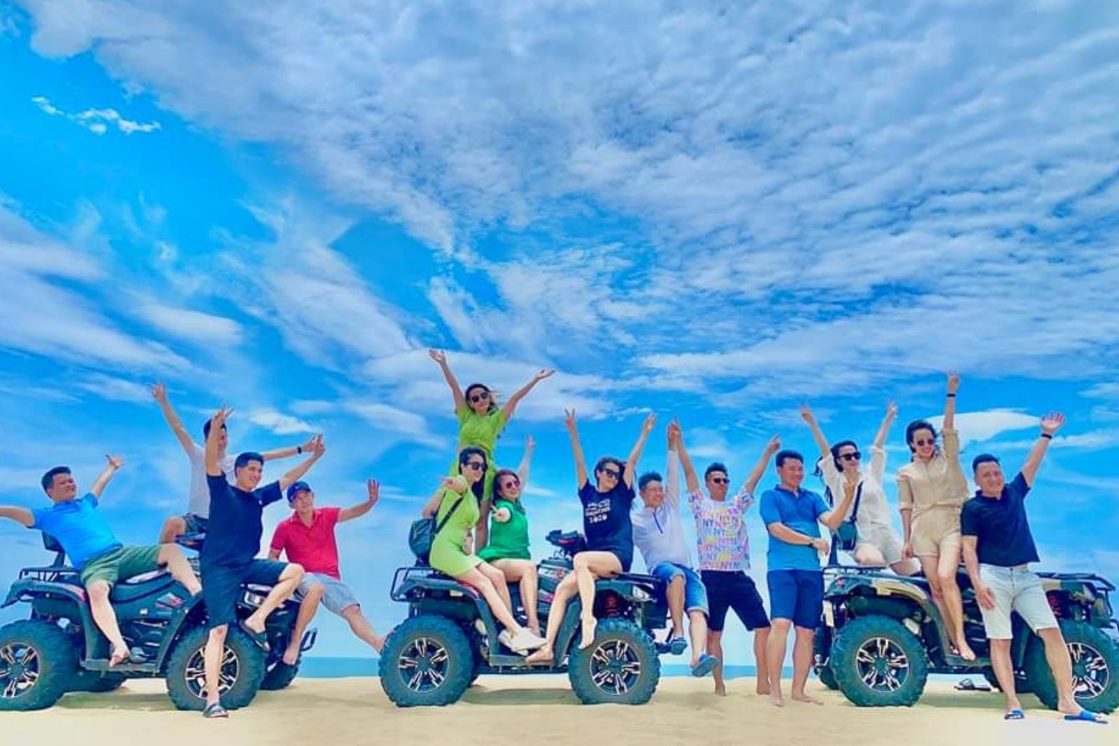 Đến cồn cát Quang Phú là không thể bỏ lỡ hoạt động trượt cát  hết sức phấn khích