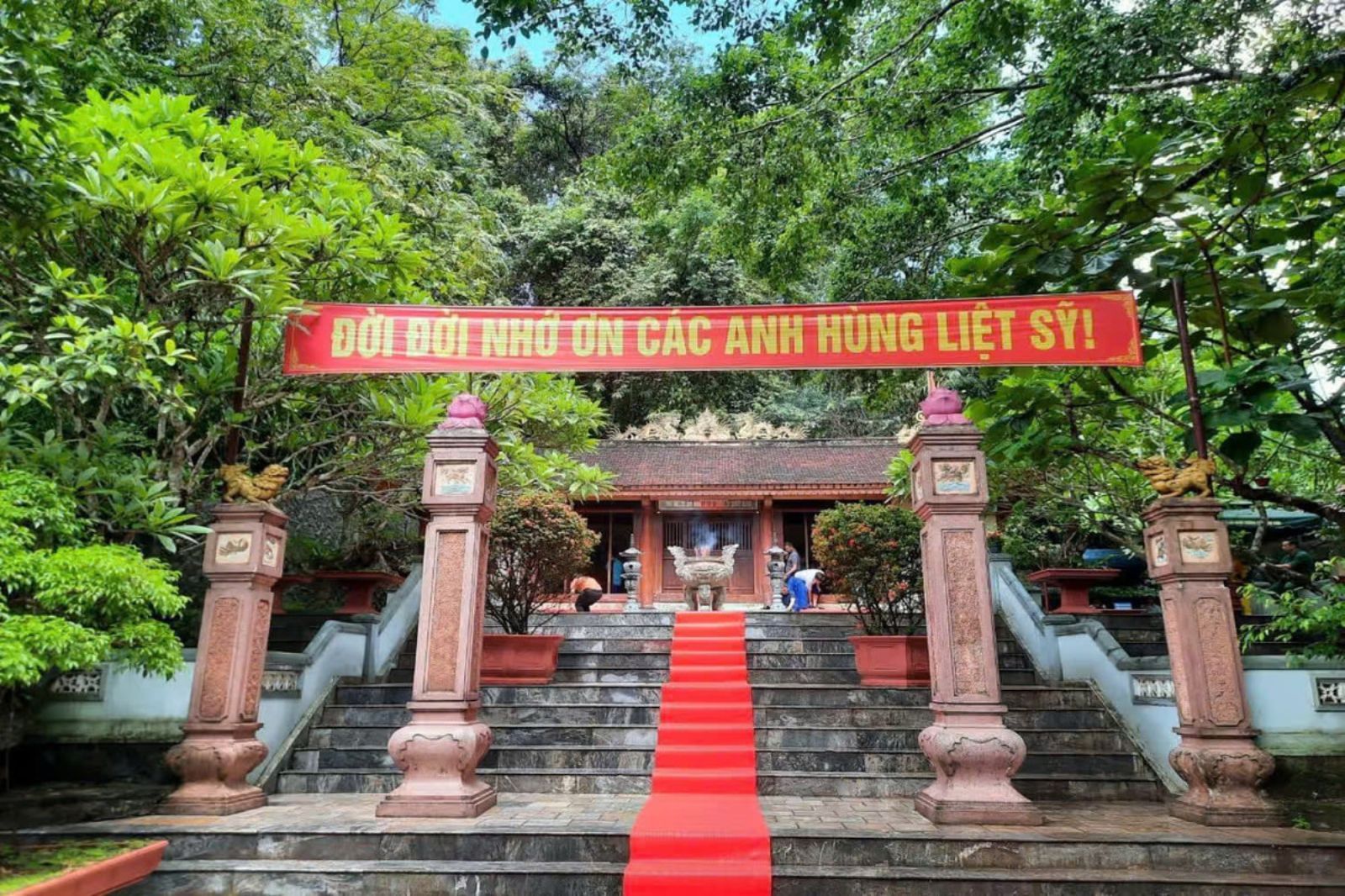 Đền tưởng niệm