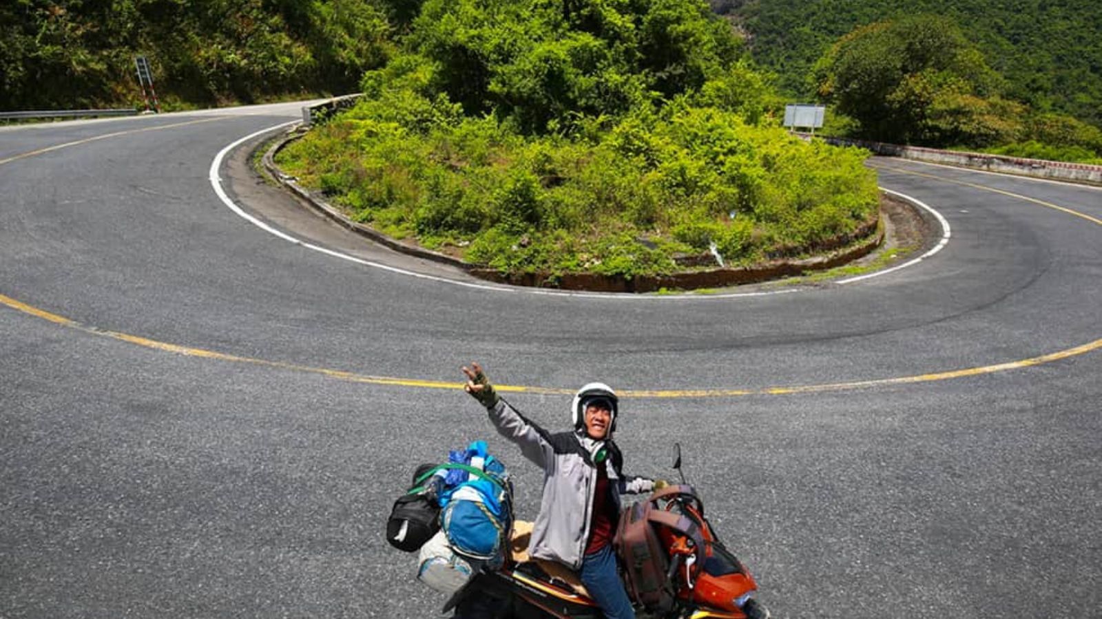 Peligrosa curva en la ruta Thien Ly Norte - Sur.