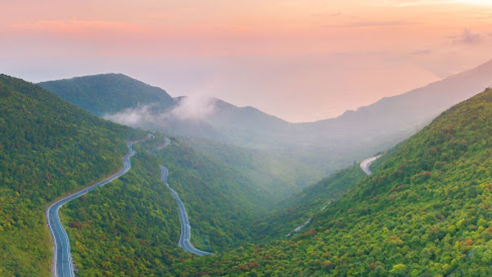 Ruta del Paso Hai Van, que conecta Da Nang y Hue.