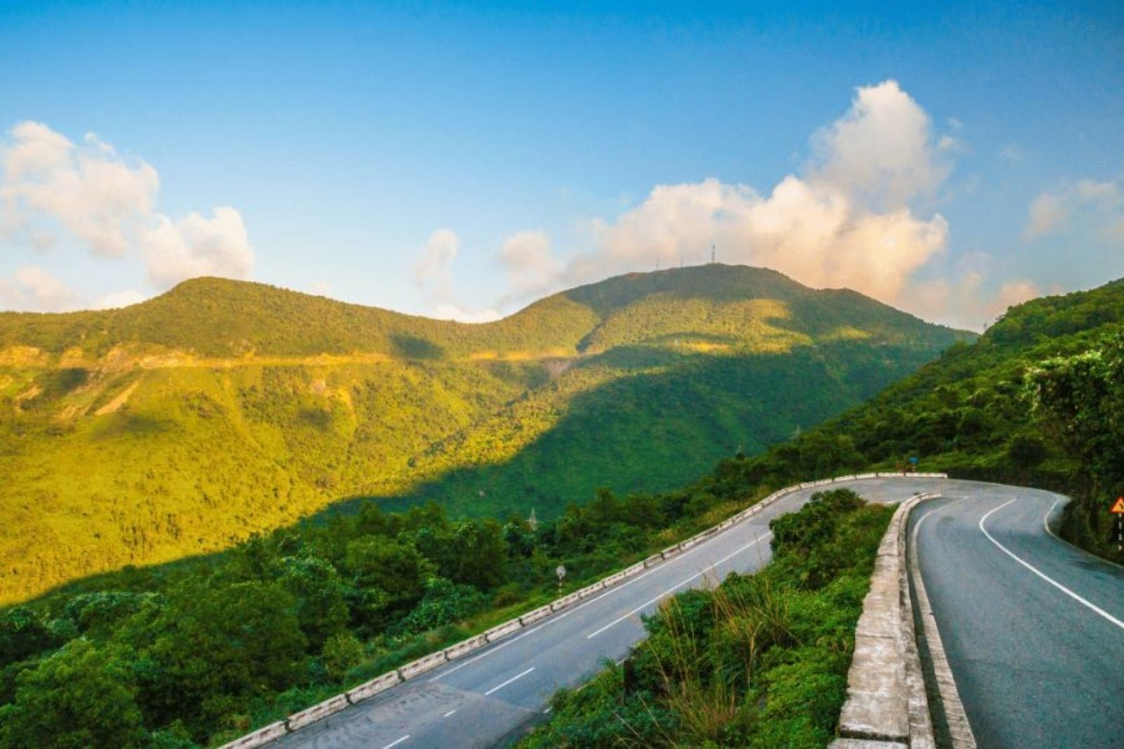 Đèo Hải Vân thuộc ranh giới Đà Nẵng và Huế