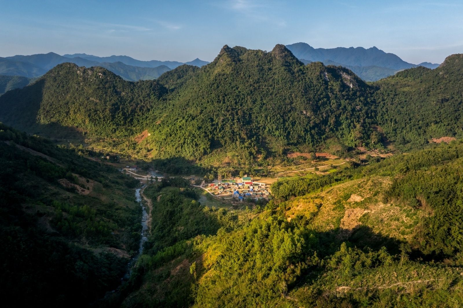 Đèo Sa Mù nằm gần biên giới Việt - Lào