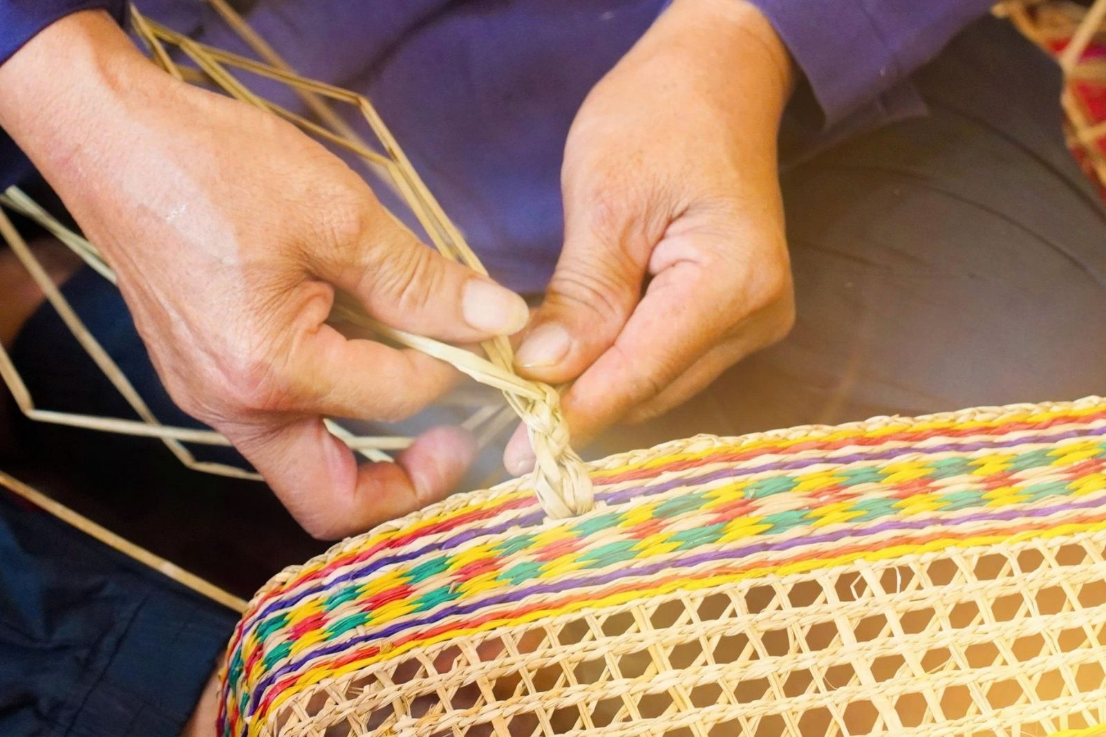 Mỗi sản phẩm đều trải qua công đoạn tỉ mỉ