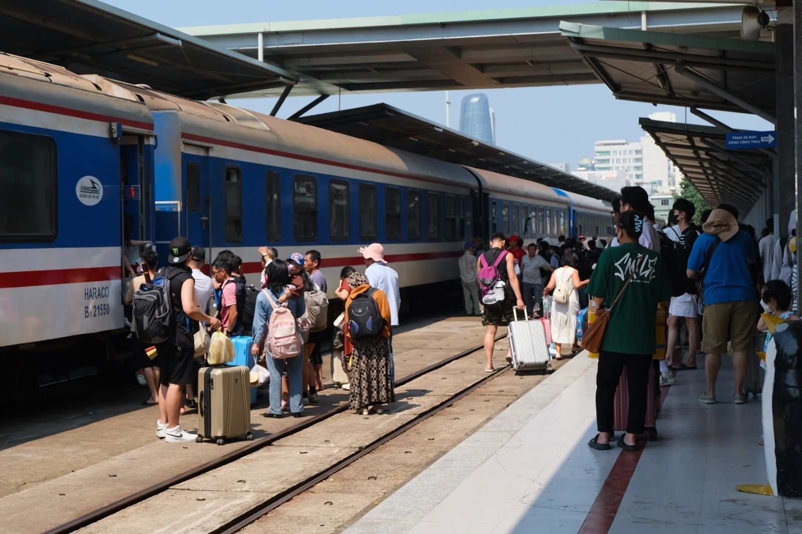 Di chuyển bằng tàu đến Đà Nẵng