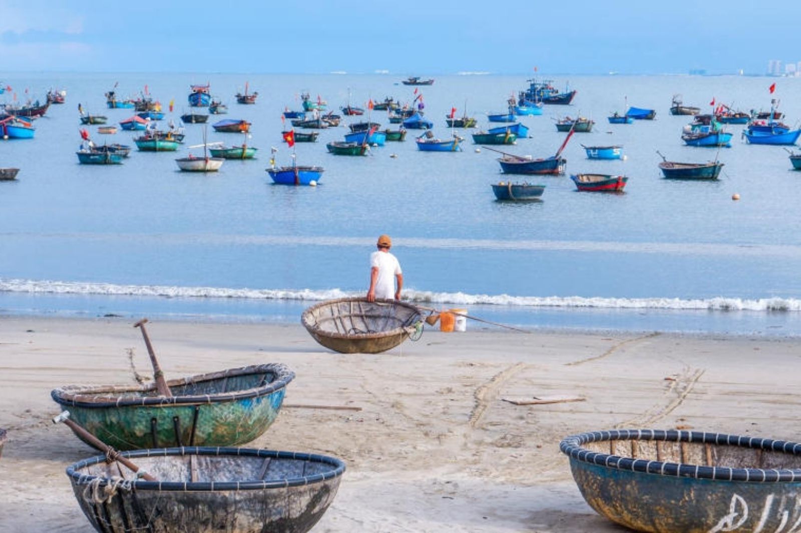 Từ trung tâm thành phố di chuyển đến làng chài Thọ Quang rất gần