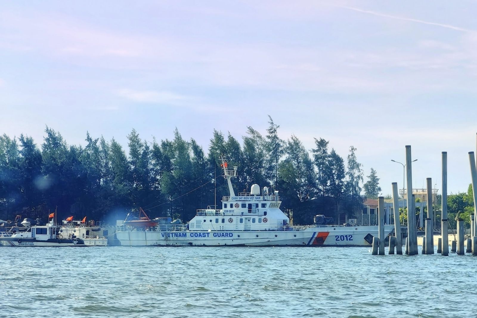 Di chuyển ra đảo bằng tàu cao tốc