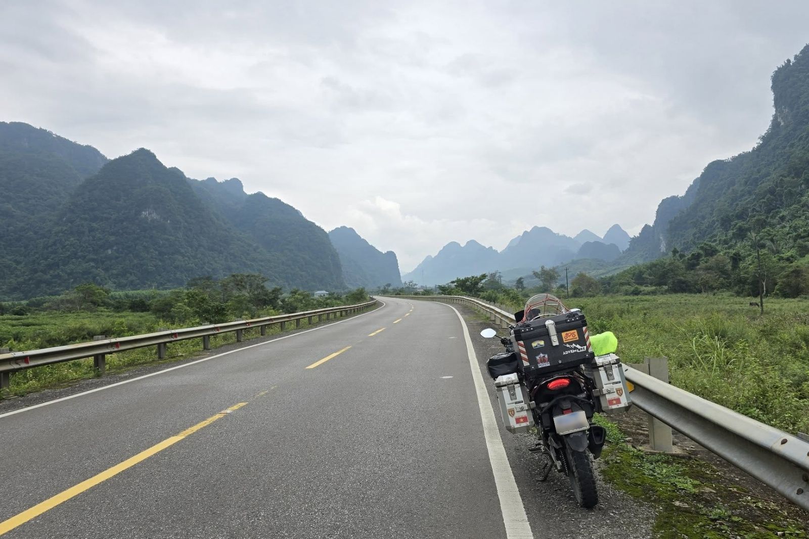 Di chuyển theo cung đường Hồ Chí Minh nhánh Tây