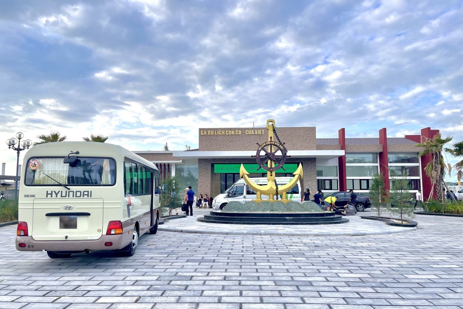 Đi tàu cao tốc từ cảng Cửa Việt