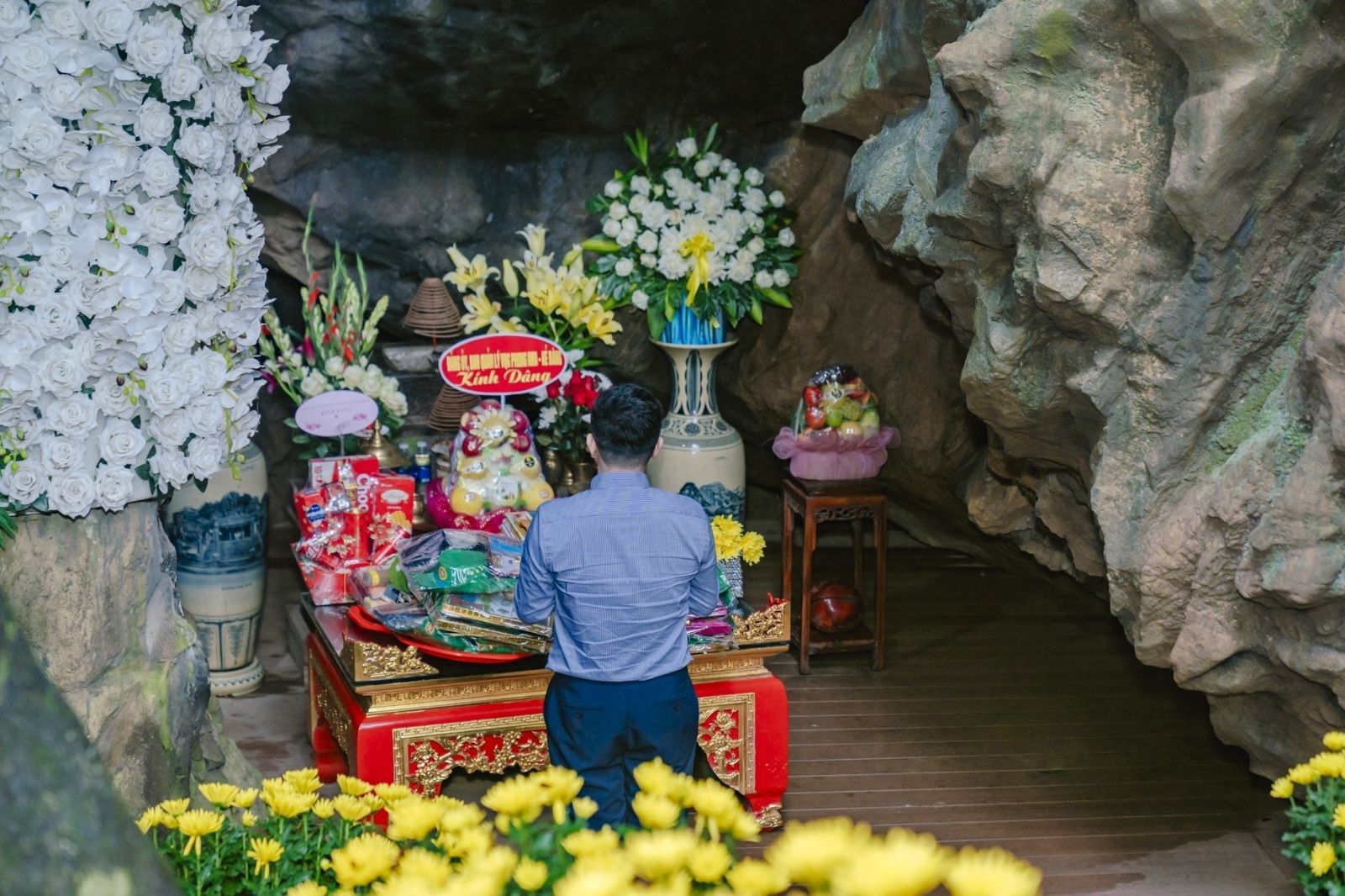 Di tích Hang Tám Cô 