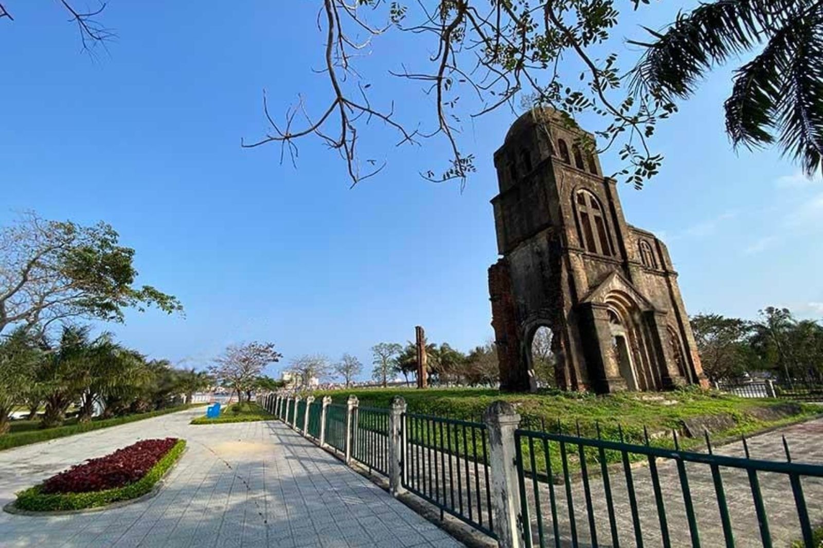 Di tích nhà thờ Tam Tòa 