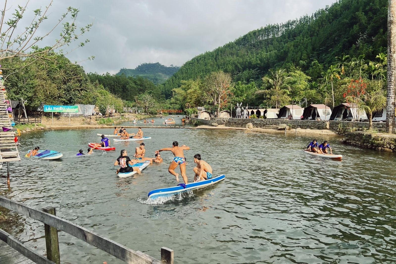 Địa điểm thu hút đông đảo du khách cắm trại nghỉ dưỡng  