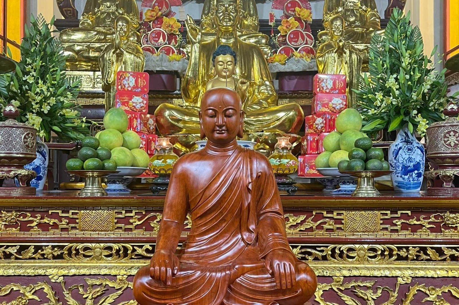 Điện Phật ở chùa Sắc Tứ Tịnh Quang