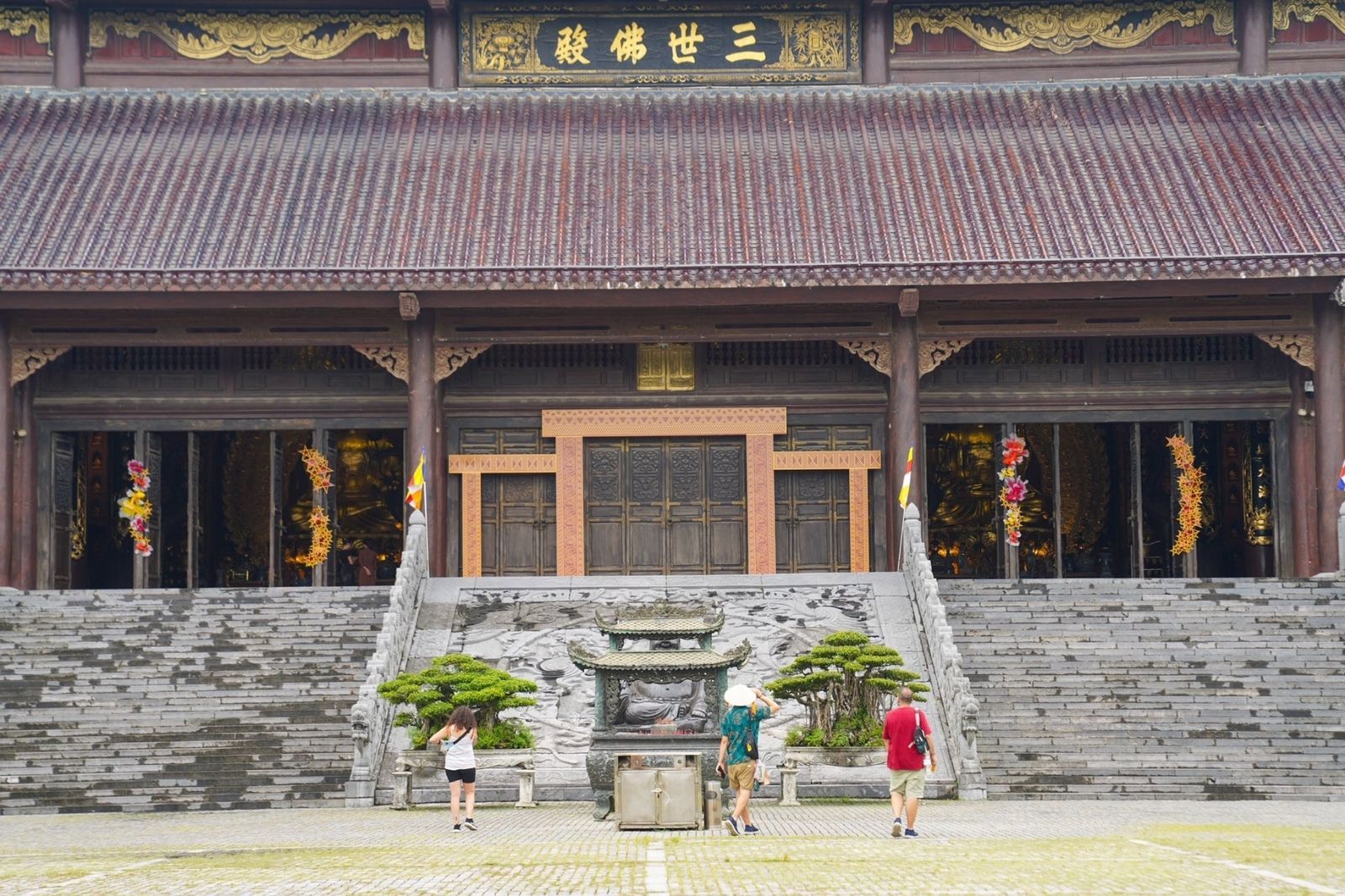 Điện Tam Thế chùa Bái Đính Mới  