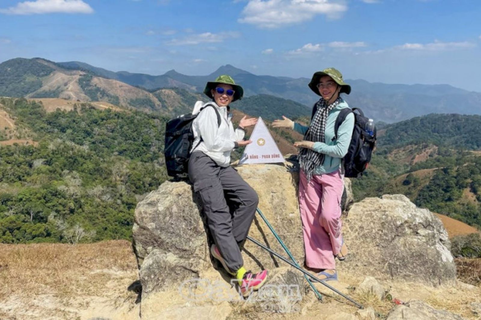 Tìm hiểu các đơn vị tổ chức tour uy tín trước khi đặt tour  