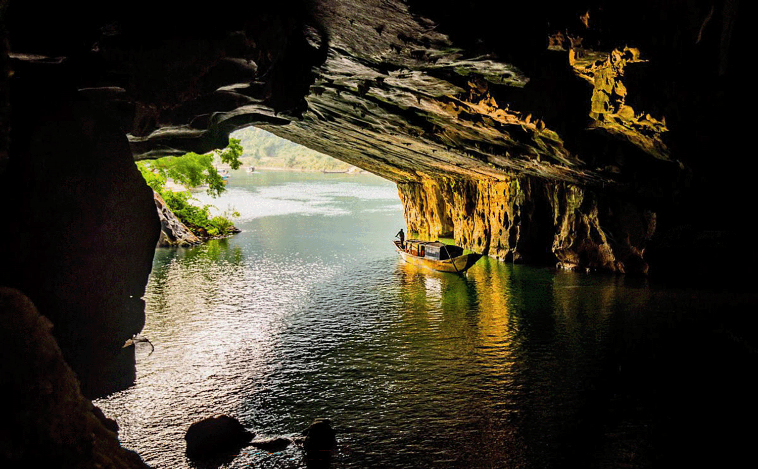 Cửa động Phong Nha