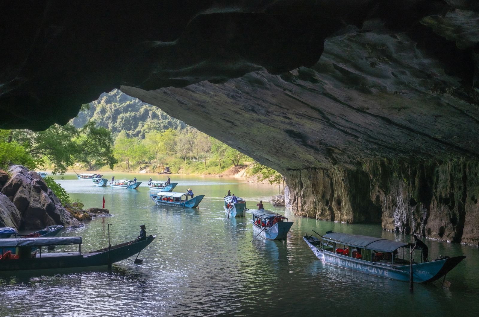 Động Phong Nha được gọi là “Thiên Nam đệ nhất động” với hệ thống sông ngầm dài 7km