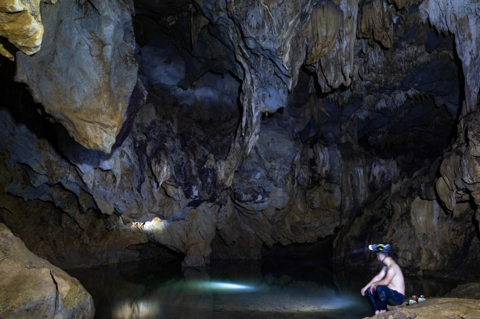 Dòng sông ngầm trong hang Vân Tiên 