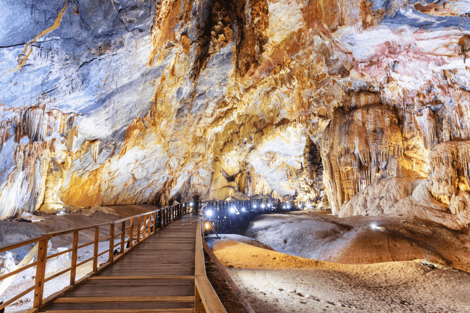 Động Thiên Đường là một trong những điểm đến nổi bật trong các tour ghép 