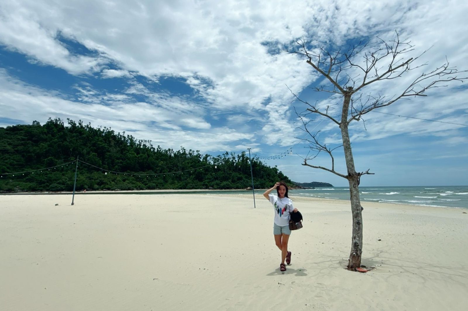 Du khách check-in tại biển Hải Dương 