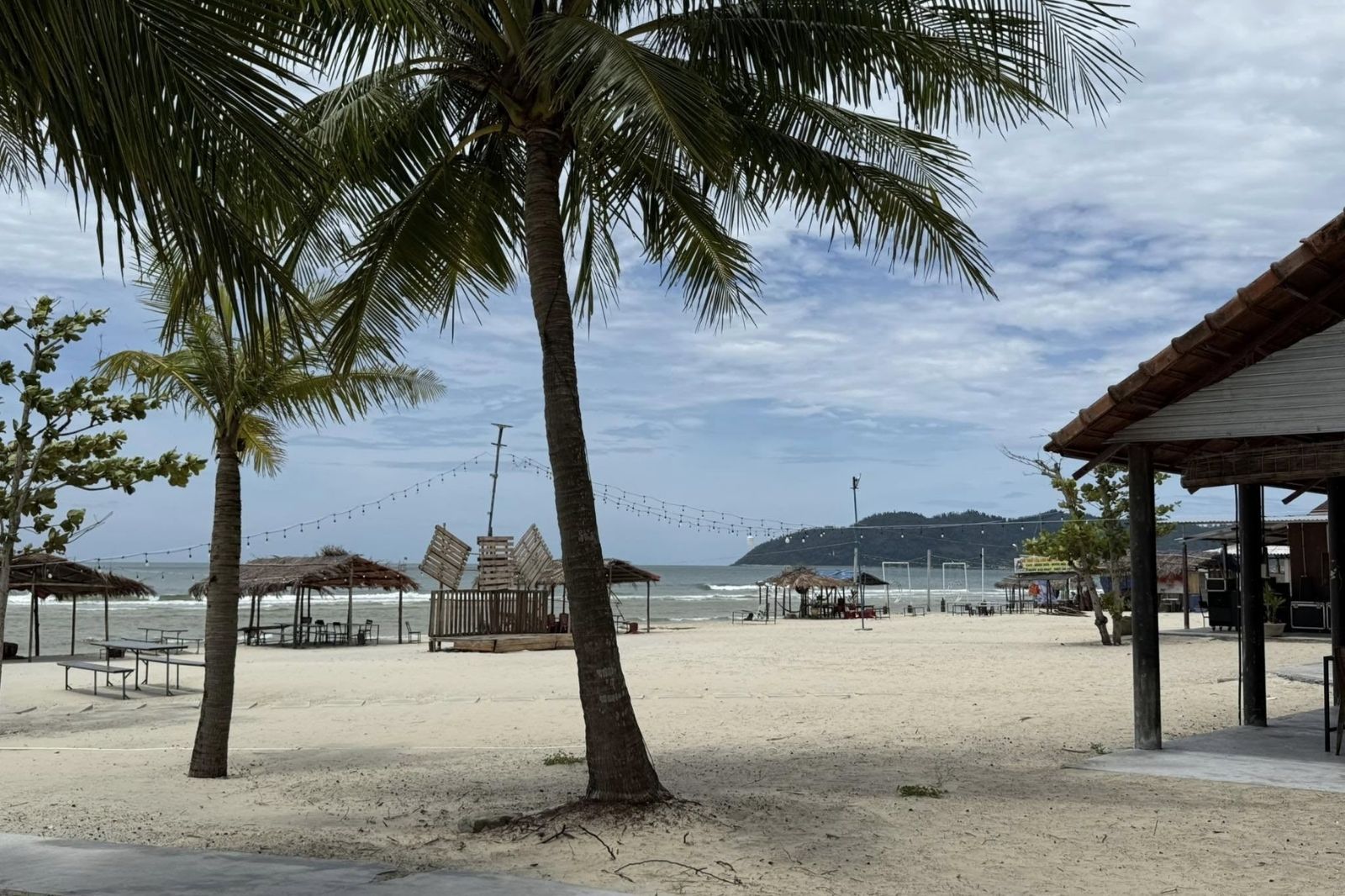 Du khách có thể cắm trại và tổ chức dã ngoại ở biển Hải Dương 