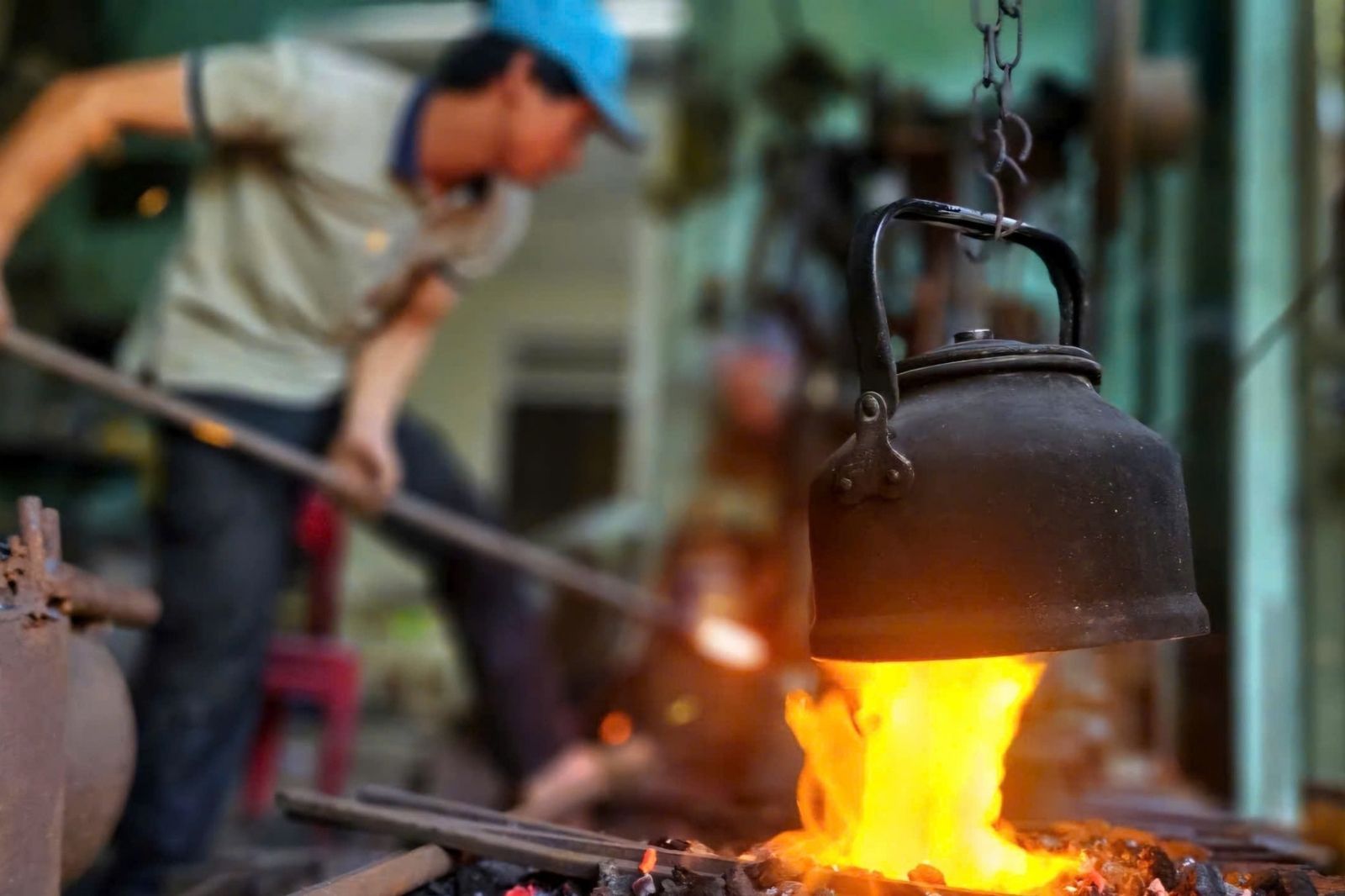 Du khách có thể quan sát người dân ở làng để hiểu thêm về nghề rèn truyền thống