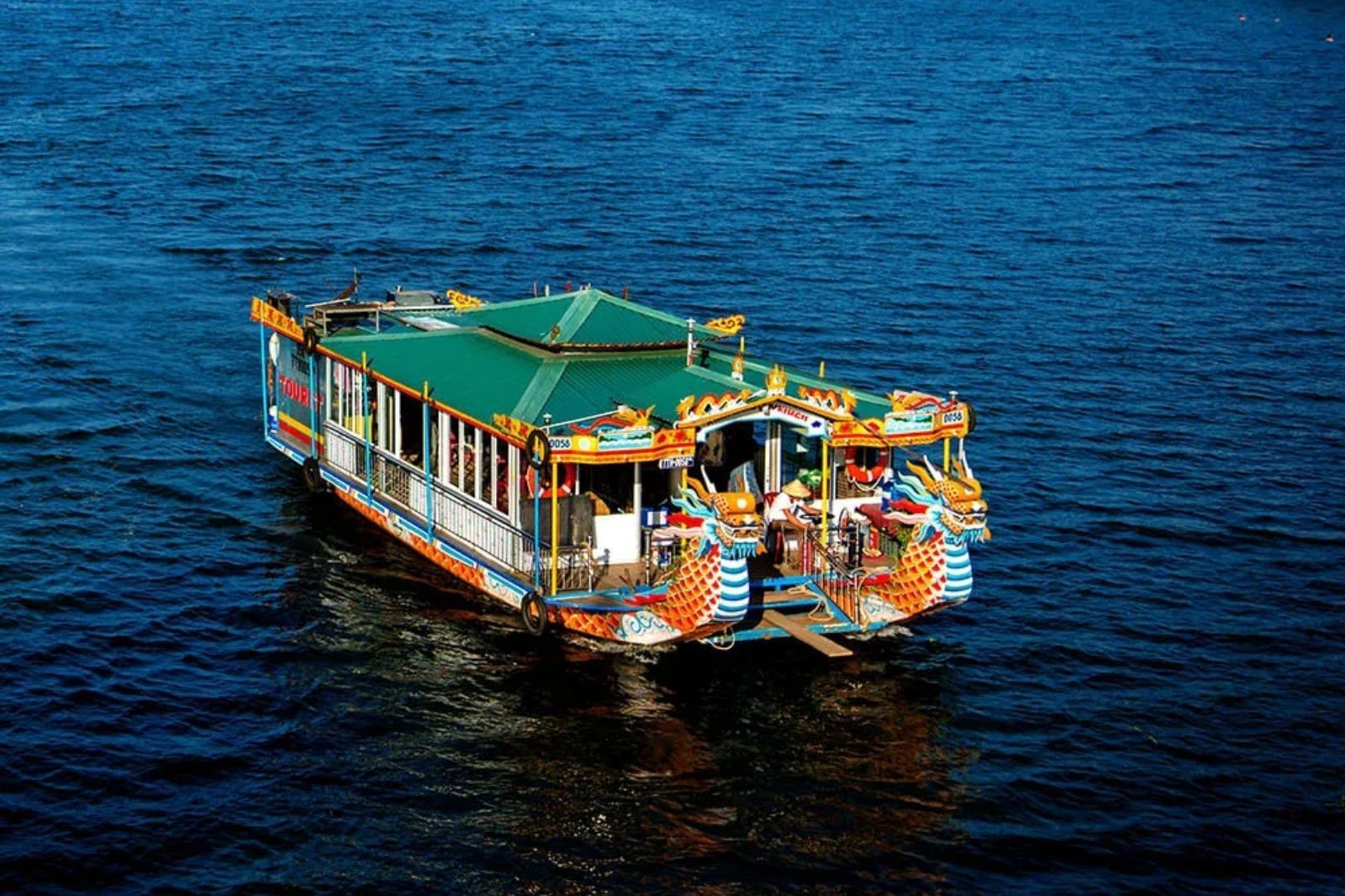 Du khách có thể tham gia trải nghiệm du thuyền sông Hương