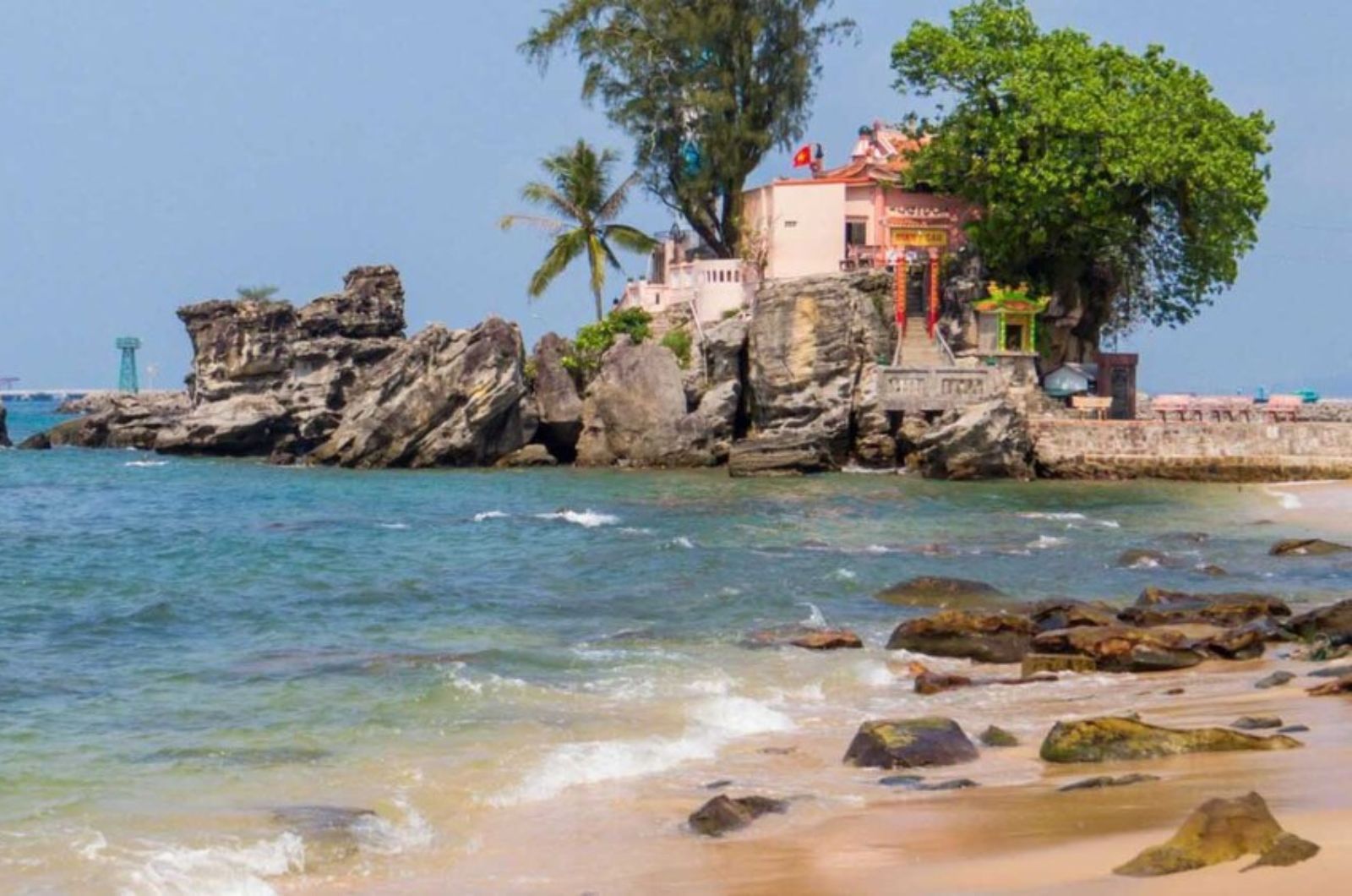 Du khách nên ghé thăm Dinh Cậu vào mùa khô 