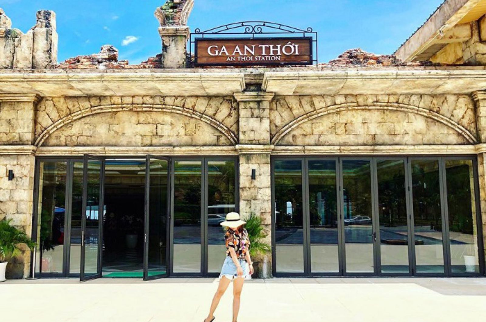 Du khách nên tham quan vào sáng sớm hoặc chiều muộn để tránh nắng nóng