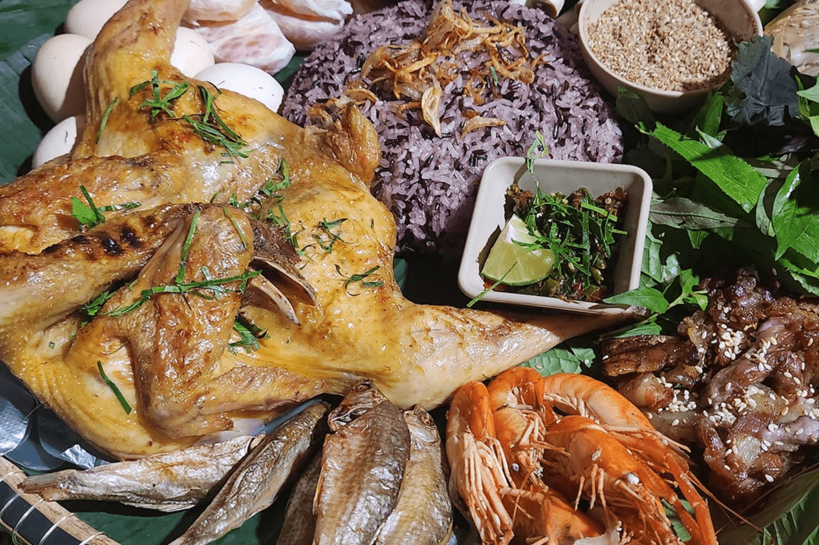 Đừng quên thưởng thức ẩm thực nơi đây