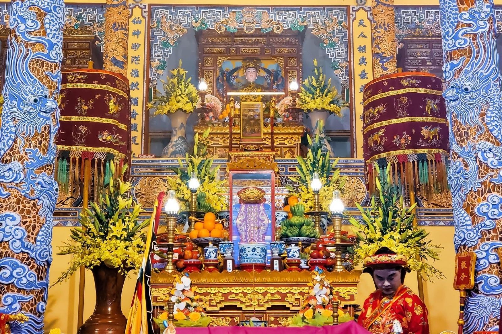 Được tổ chức tại Điện Hòn Chén