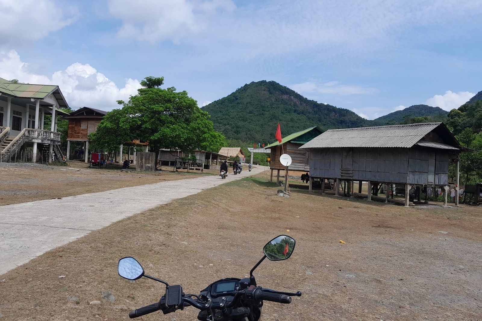 Đường đi thác Tà Puồng