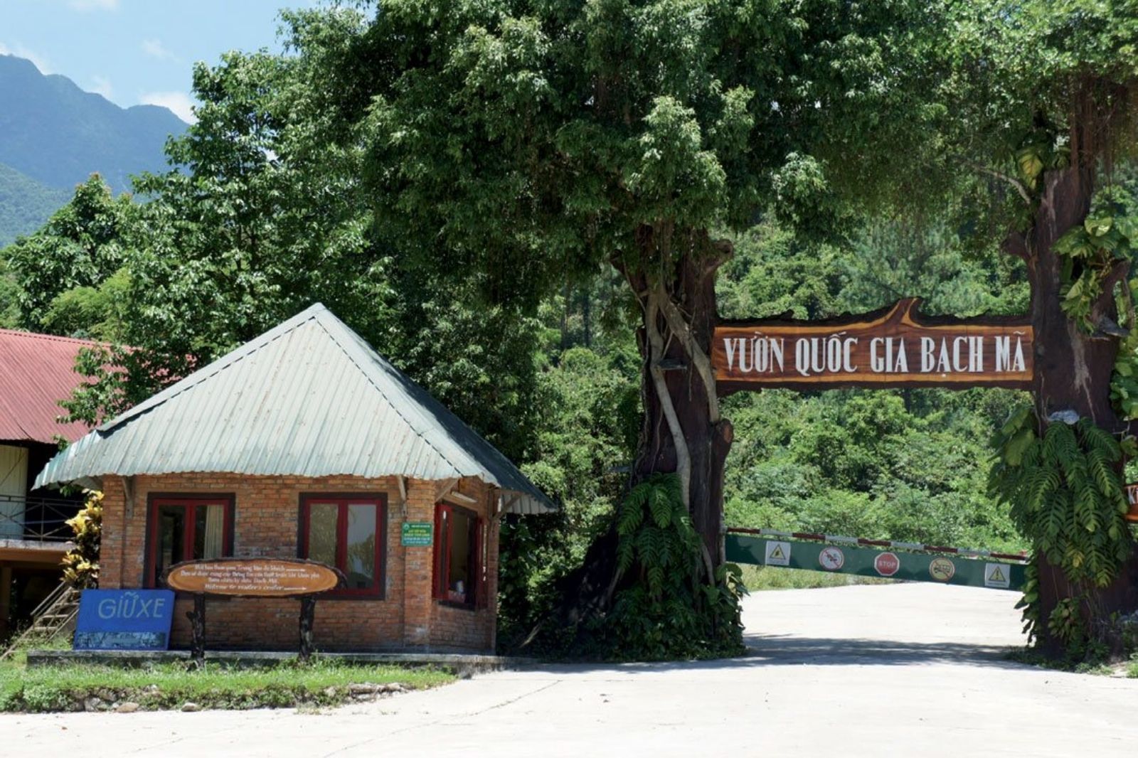 Đường đi Vườn quốc gia Bạch Mã có nhiều đoạn dốc