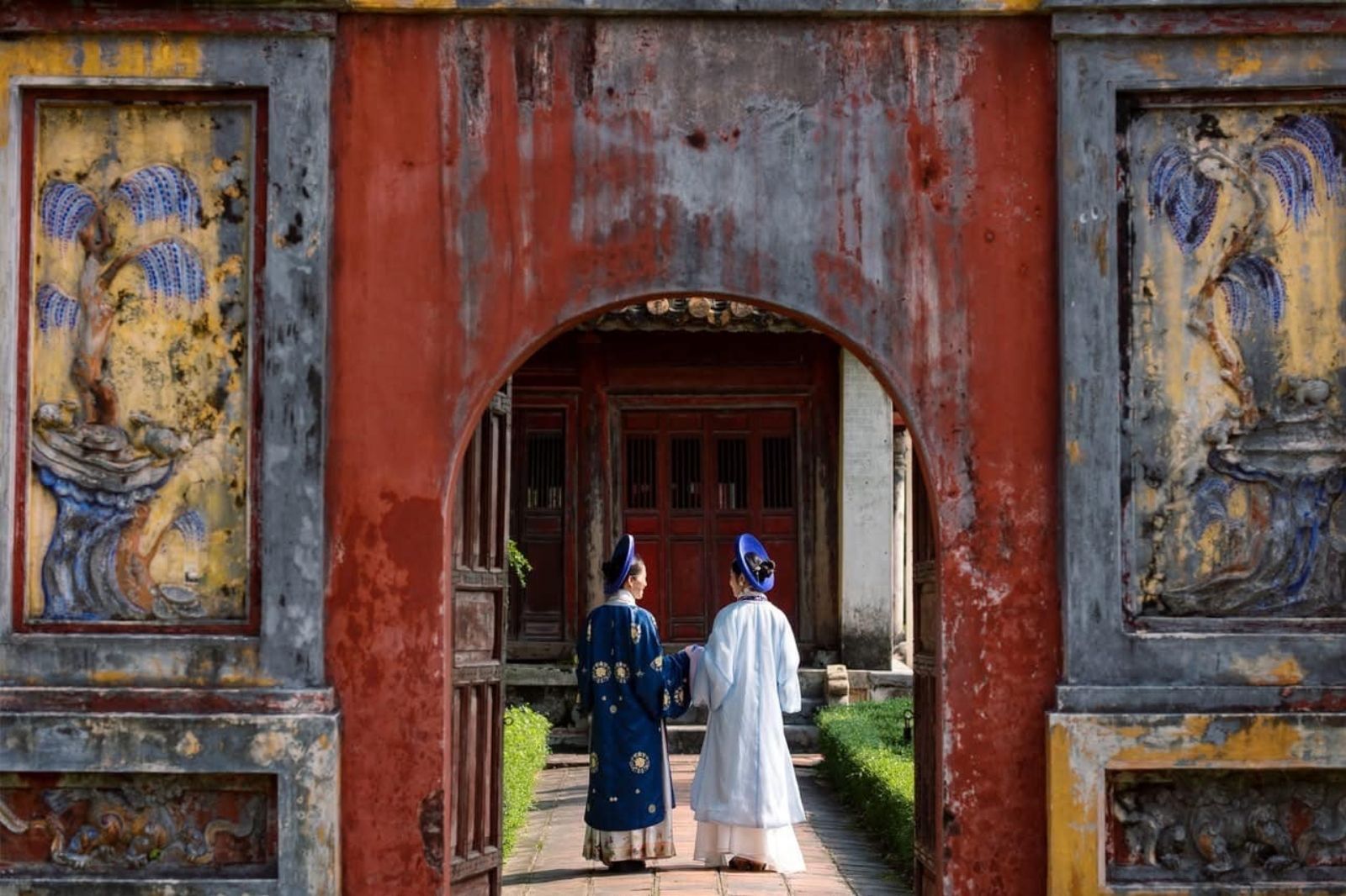 Gần Đại Nội có nhiều cửa hàng cho thuê áo dài cổ phục