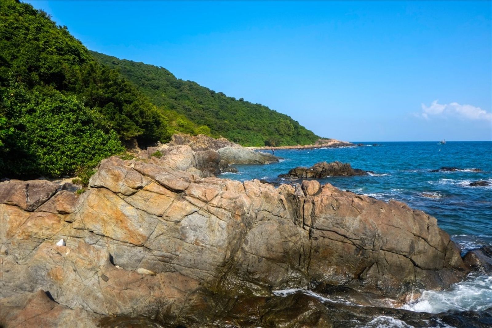 Ghềnh Bàng tọa lạc ở bán đảo Sơn Trà