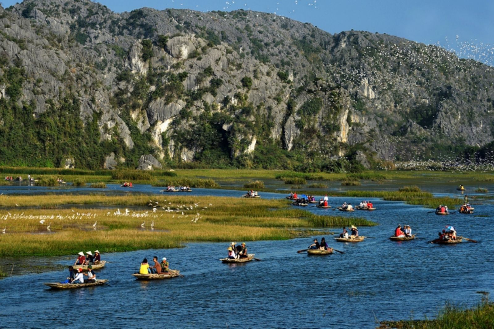 Giá vé tham quan Đầm Vân Long khá hợp lý  