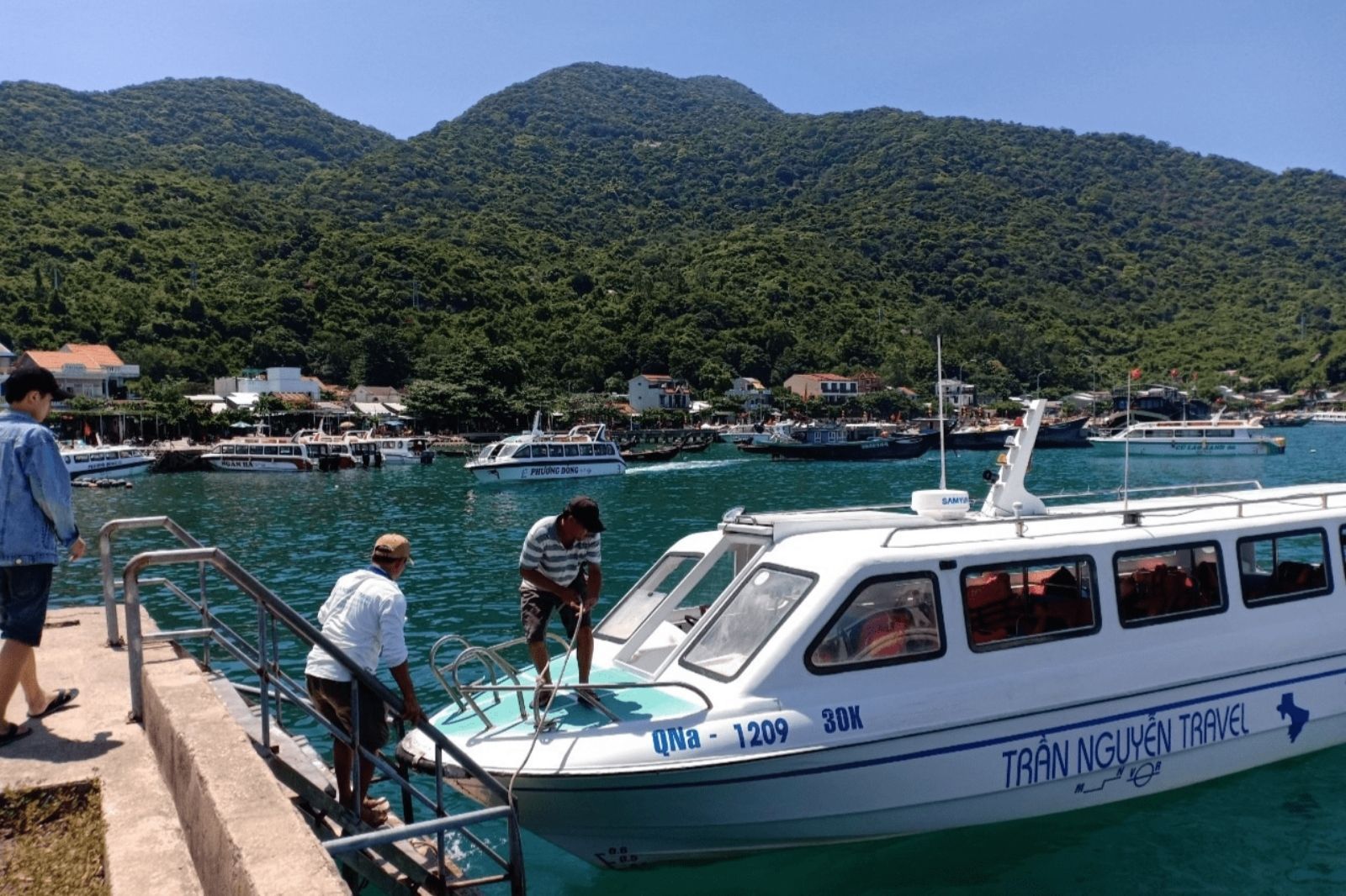 Giá vé thường cố định và ít thay đổi  