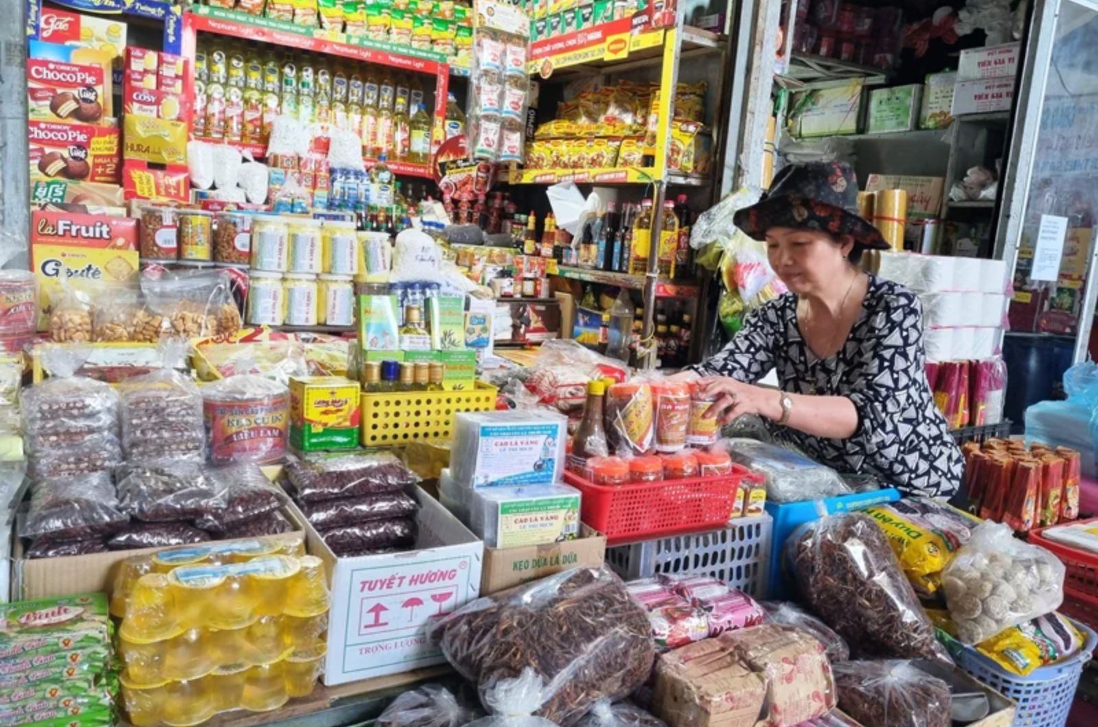 Các gian hàng bên trong chợ Đông Hà